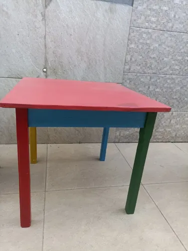 Mesa infantil de madeira