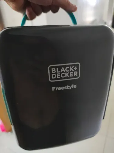 Mini geladeira portátil e/ou automotiva Black decker 