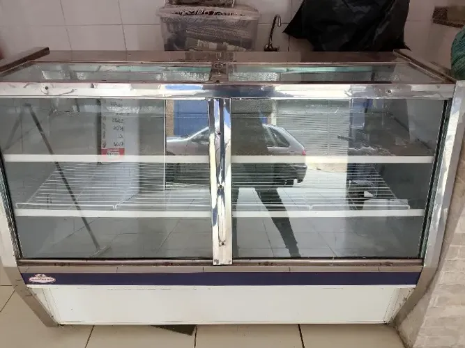 Vitrine Refrigerada Inox Marca Irmãos Barbosa - Gelando Bem