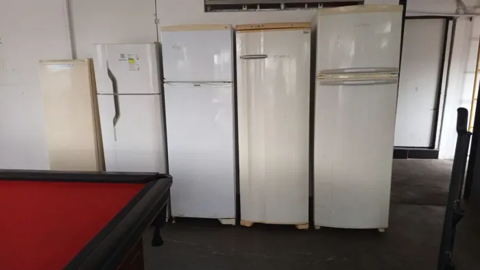 Vendo geladeiras com defeito (LEIA O ANÚNCIO)