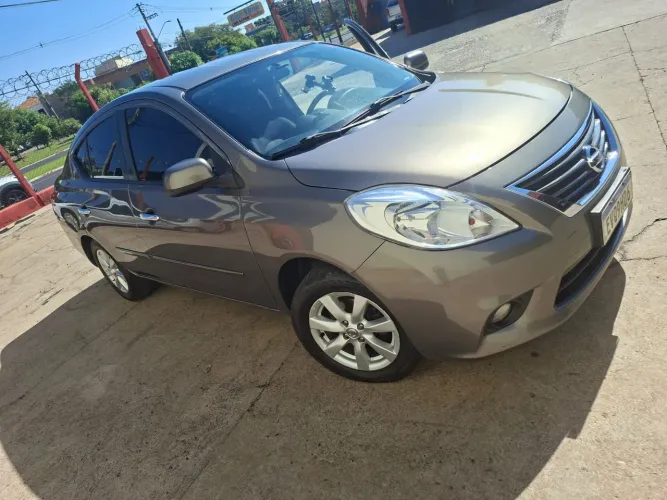 Nissan Versa SL 1.6 16V Flex Fuel 4P Mec. 2013
