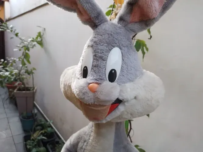 Bicho de Pelúcia Grande Pernalonga Original comprado na Inglaterra Bugs Bunny