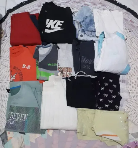 Lote com 15 peças de roupa de frio adulto e infantil