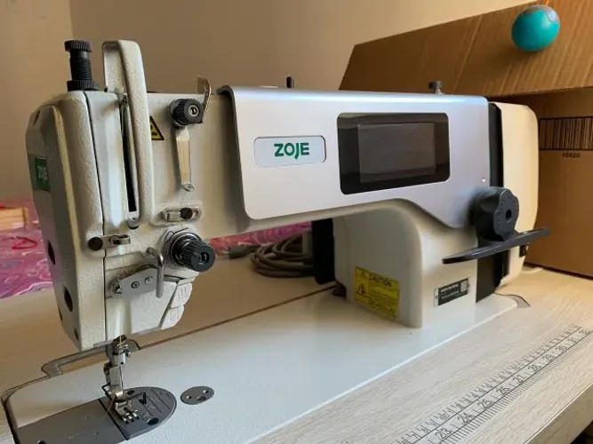 Máquina de Costura Industrial Semi Nova - Reta Zoje Direct Drive