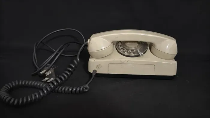 Antigo telefone de disco