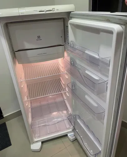 Geladeira Eletrolux novinha (entrego) 