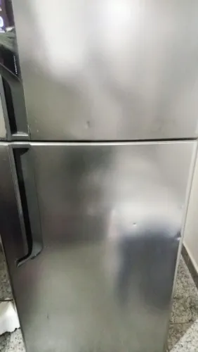 Vende se geladeira