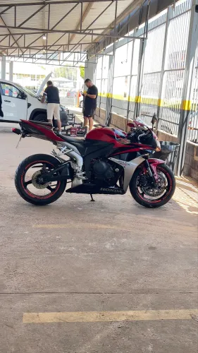 CBR 600 RR revisada.