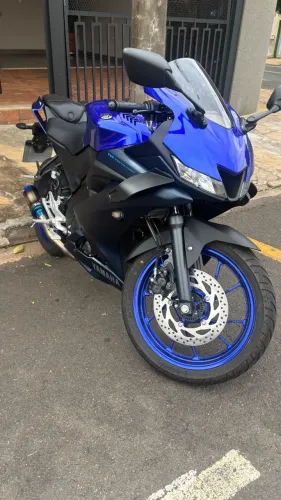 Yamaha R15 azul 