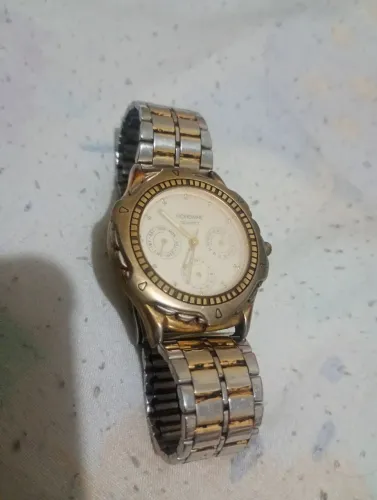 Relógio Mondaine parado 