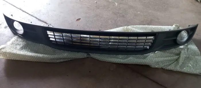 Grafe parachoque com furo Siena 2008-2011