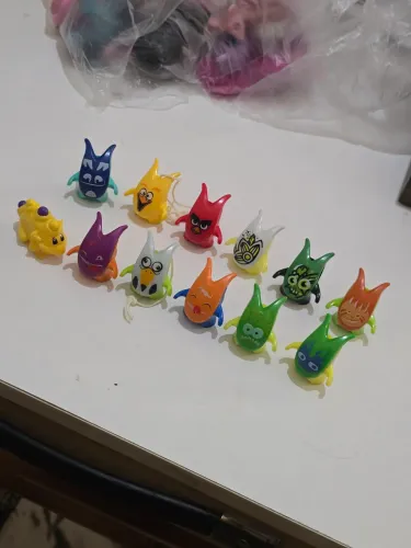 Kinder Surprise Crazy Friends colecionáveis