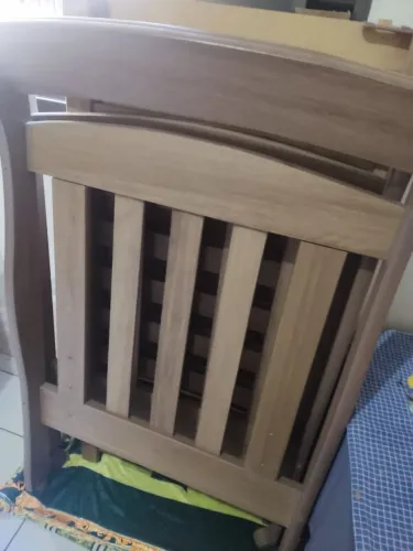 Vendo berço muito conservado na cor marfim, ótimo estado pouco usado