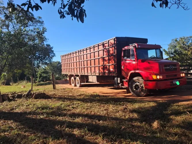 Caminhão Boiadeiro MB 1620 eletrônico ano 2007