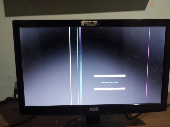 VENDO OU TROCO Monitor AOC, 15,6 Polegadas, Com listras na Tela(PREÇO NEGOCIÁVEL)