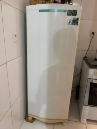 Geladeira pequena 