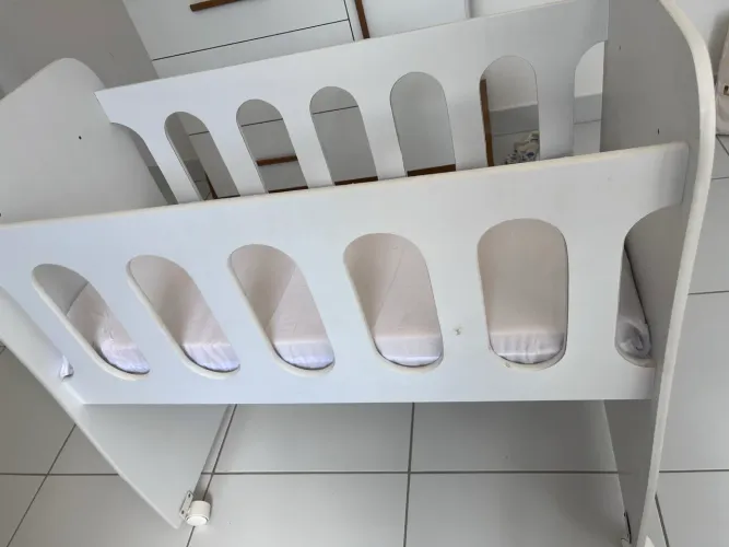Mini berço que vira trocador