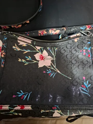 BOLSA MARCA GUESS SEMINOVA EM PERFEITO ESTADO