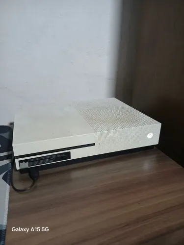 Xbox One S 781gb (aceito negócios)