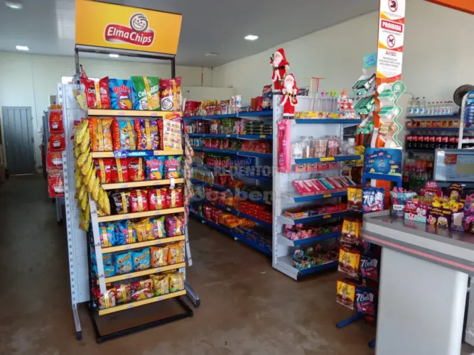 Salão comercial no bairro Campos do Jordão em Cedral/SP.