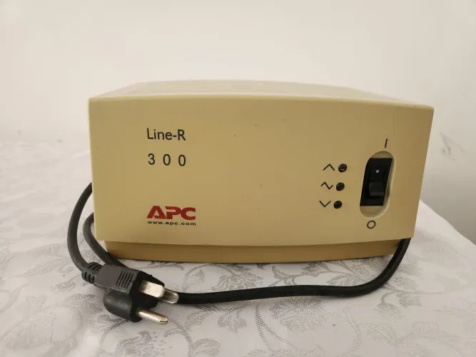 Fonte APC 300 Line-R