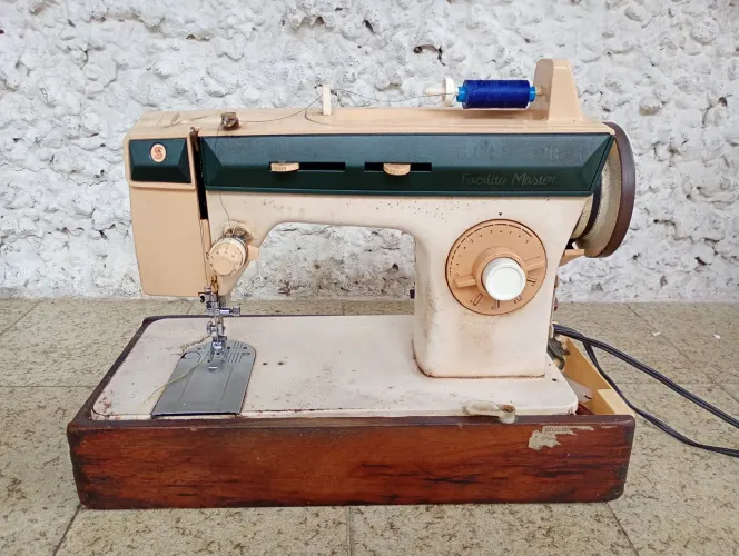 Máquina de Costura Singer - Ótimo estado!