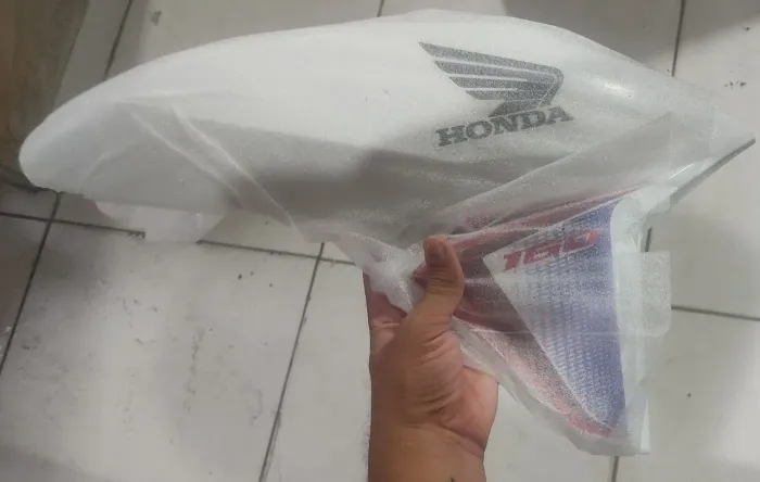 Par de abas de tanque D/E para a Honda Titan 160 Branco