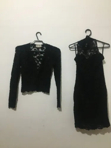Vestido social de renda preto