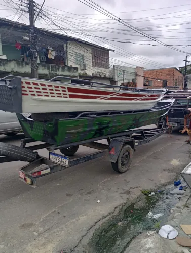 Canoa de Alumínio / Semi Chata e Bico Fino 