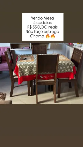 Vendo Mesa e 4 cadeias R$ 550,00 Reais não faço entrega 