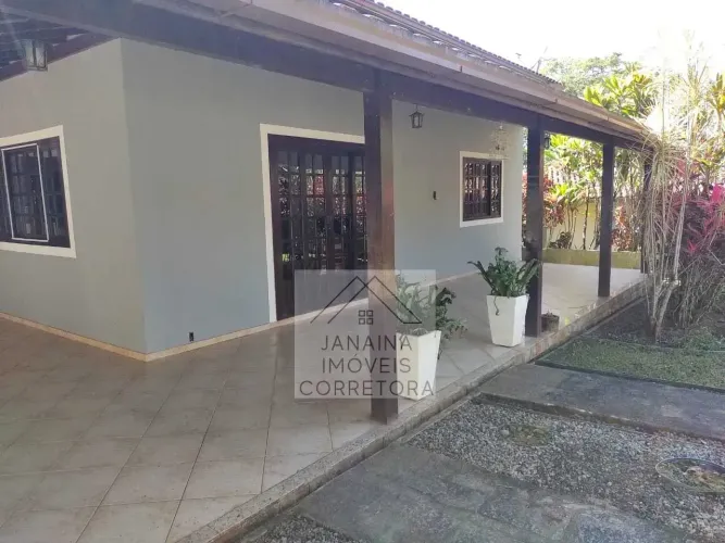 Casa linear em condomínio com 2 quartos -suíte- quintal - Caneca Fina - Guapimirim - RJ