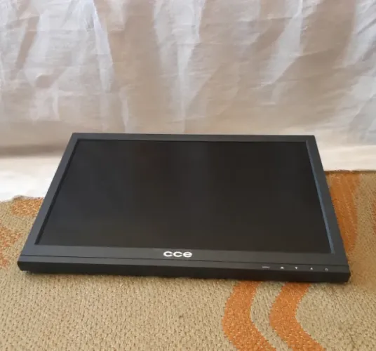 Monitor CCE MC1501C Preto LED 15.6 + Cabo VGA + Adaptador HDMI \ VGA
