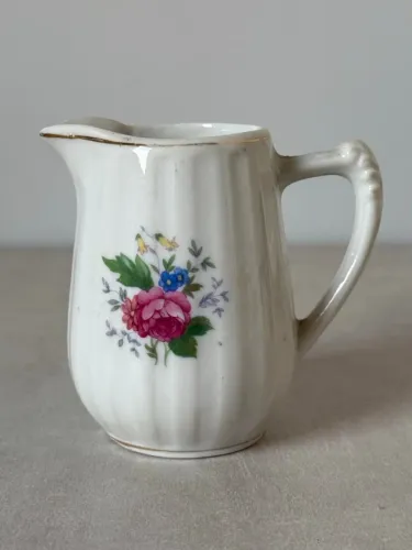 Leiteira vintage porcelana