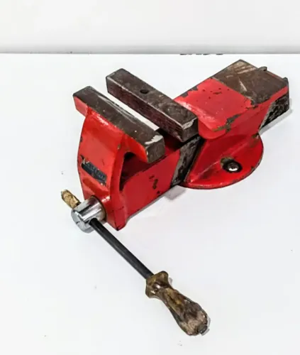 Morsa de Bancada Fixa EDA Excellent- Abertura 140mm - Pouco Uso