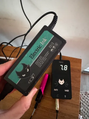 Kit Electric Ink Original para Tatuagem | Pen + Fonte PS01 V2 | Excelente Estado