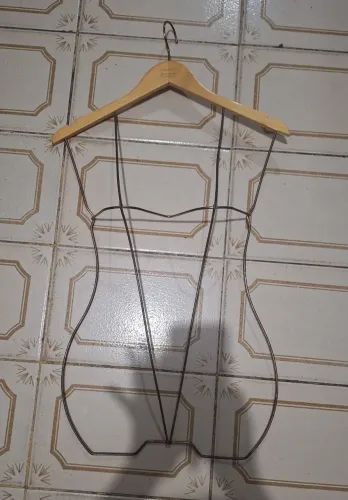 Cabide silhueta colan