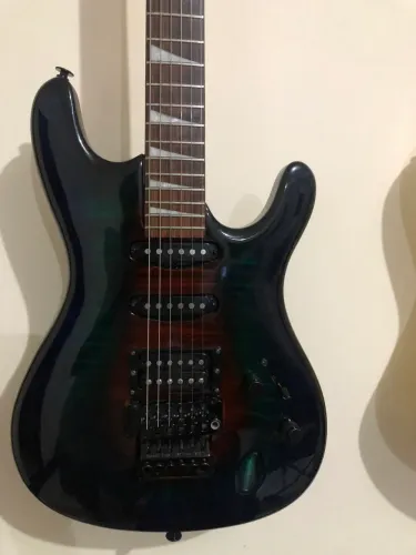 Guitarra golden em excelente estado de conservação
