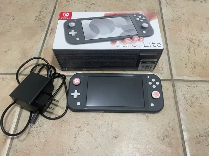 Nintendo Switch lite com cartão de memória