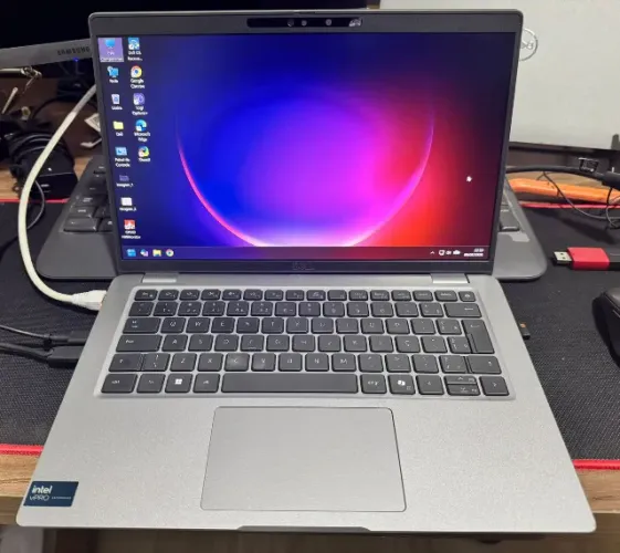 Notebook Dell Latitude 5450 Intel Core Ultra 5 135H vPro 16GB RAM 256GB SSD NVMe