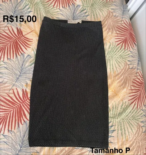 Saia midi preta e branca