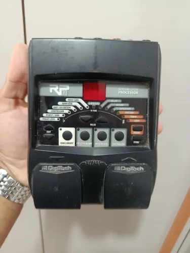 Pedaleira P/ Guitarra Digitech Rp70 Semi Nova Cod 076 (Usado)