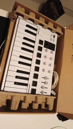 Teclado controlador Midi Arturia MiniLab3