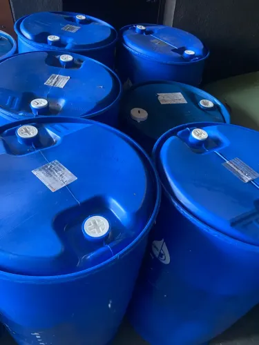 Vendo bombona de plástico 200l