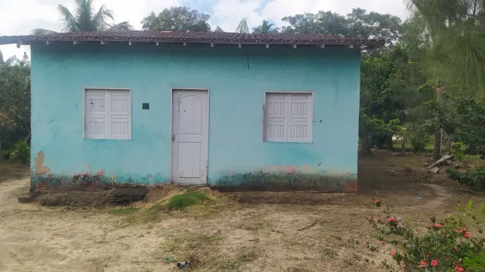 Vende-se uma casa com terreno grande e igarape na PA que vai para Marapanim.
