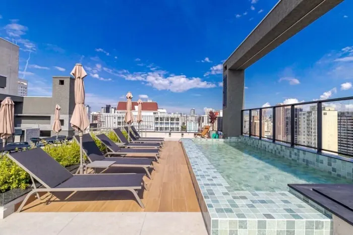 Studio moderno com 19m² e varanda à venda no Centro de Curitiba