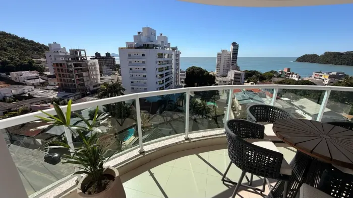 Cobertura mobiliada com 5 suítes e vista expetacular para o mar