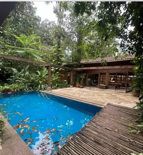 Casa maravilhosa no Sertão de Juquehy.Assinatura de arquitetos da FAU .