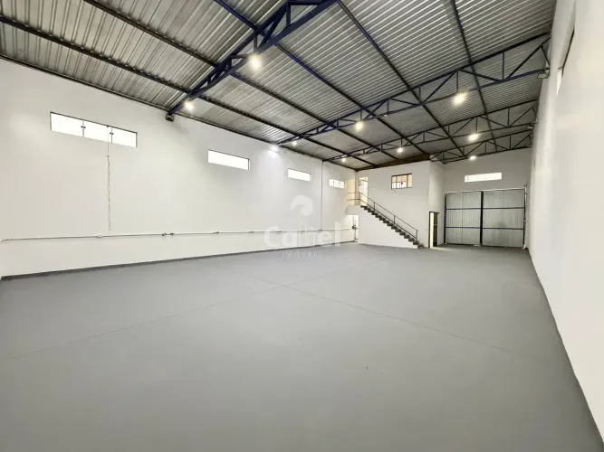 Área comercial/industrial de esquina com barracão e excelente potencial de investimento | 