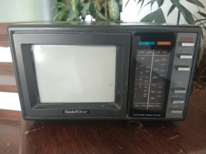 TV Goldstar 2 em 1 - Tv e Radio - Antiga Anos 90