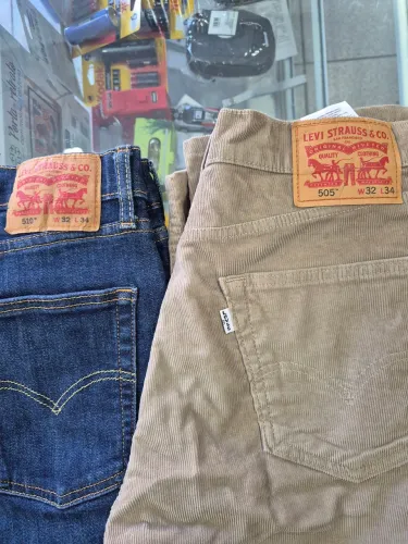2 Calças Levis